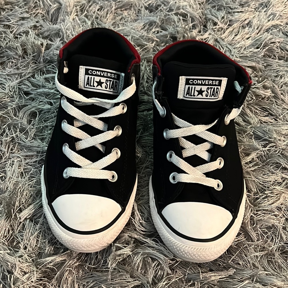 Kid’s converse size 3.5